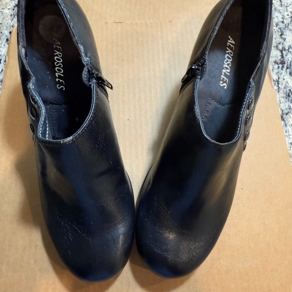 AEROSOLES Women's Black Ankle Booties
